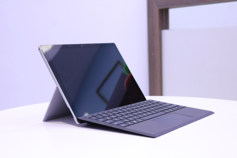 Surface Pro 2017 ( i5/4GB/128GB ) + Type Cover 1